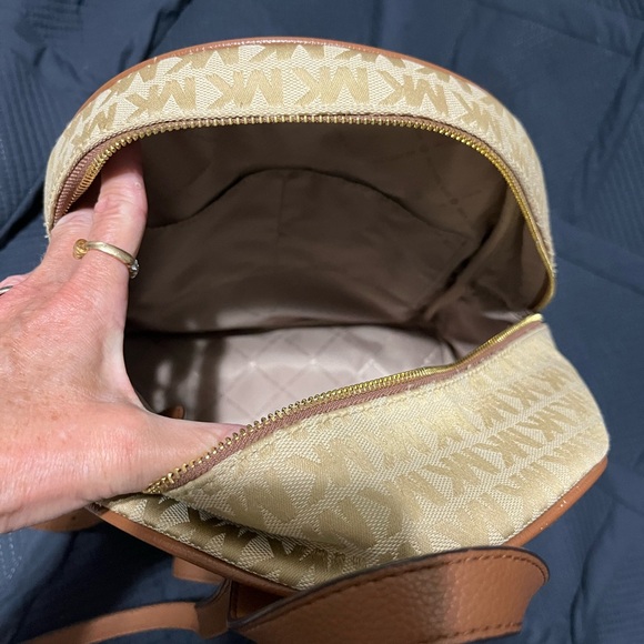 MK BACK PACK 😍 - Picture 14 of 15